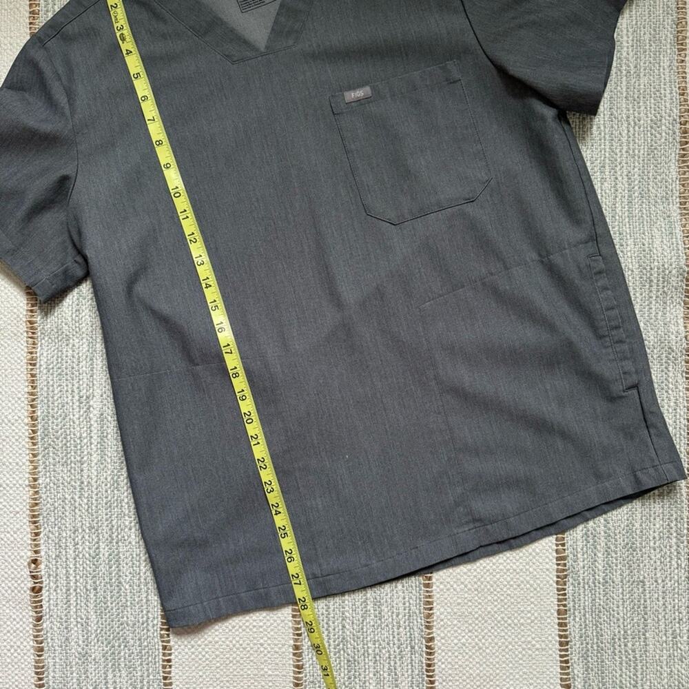 Figs Men’s Chisec Graphite Grey Three-Pocket V-Neck Short Sleeve Scrub Top Large - Picture 4 of 8